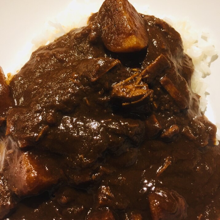 柔らか牛もも肉の黒カレー